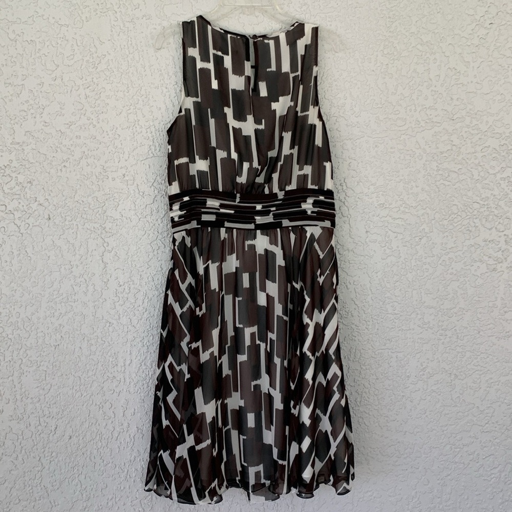 Ann Taylor Chic Black,Brown and White Patterned Dress with side zipper size 6
